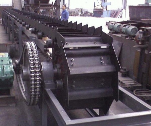 鱗板輸送機